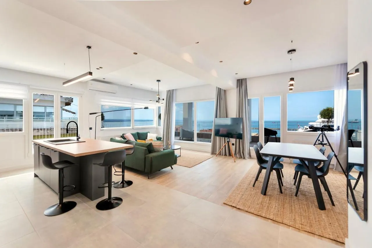 Oddity Seafront Penthouse Apartments テッサロニキ